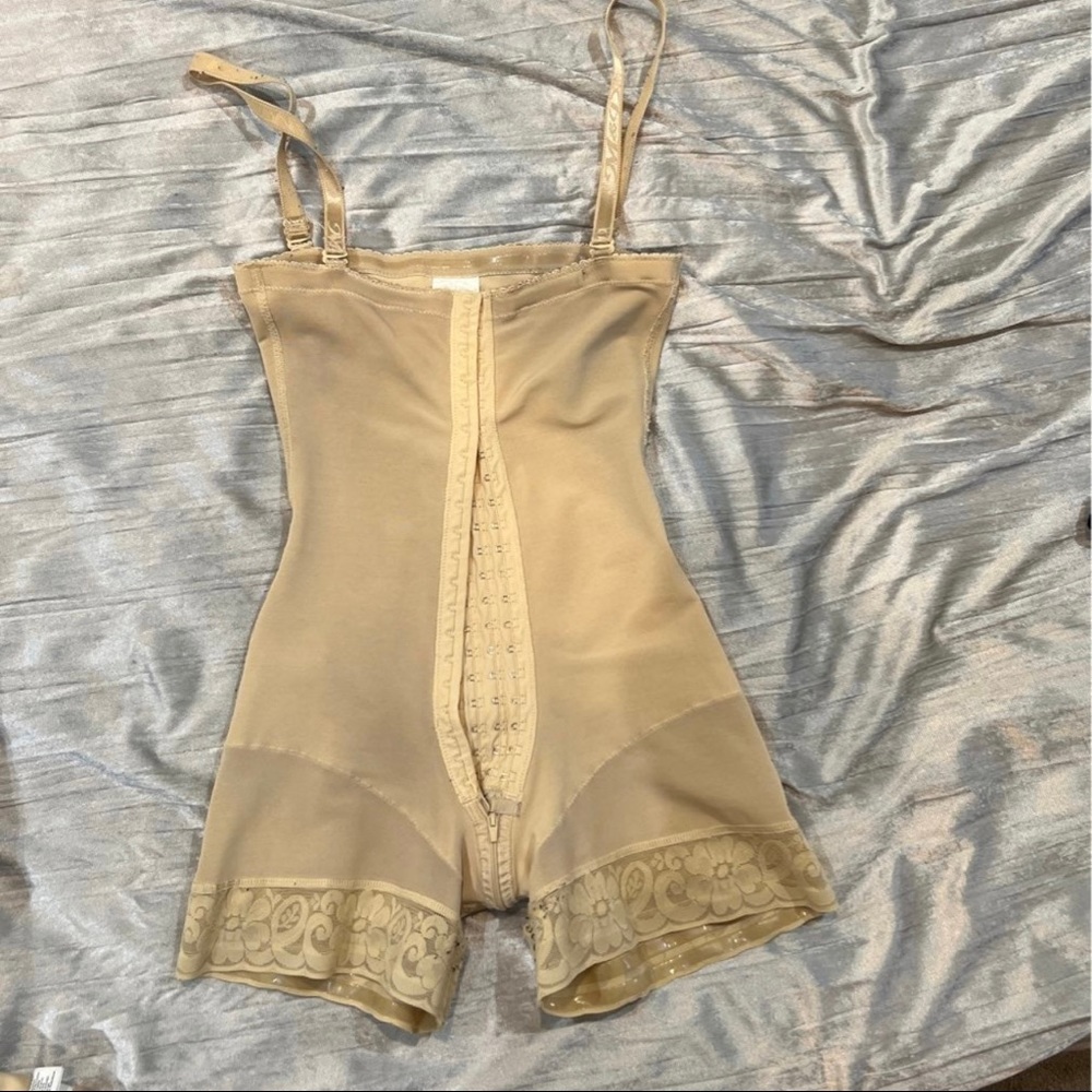 M&D faja style F0086